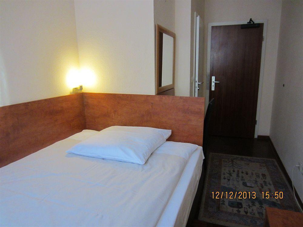 Altstadt Hotel Rheinblick Дюселдорф Екстериор снимка
