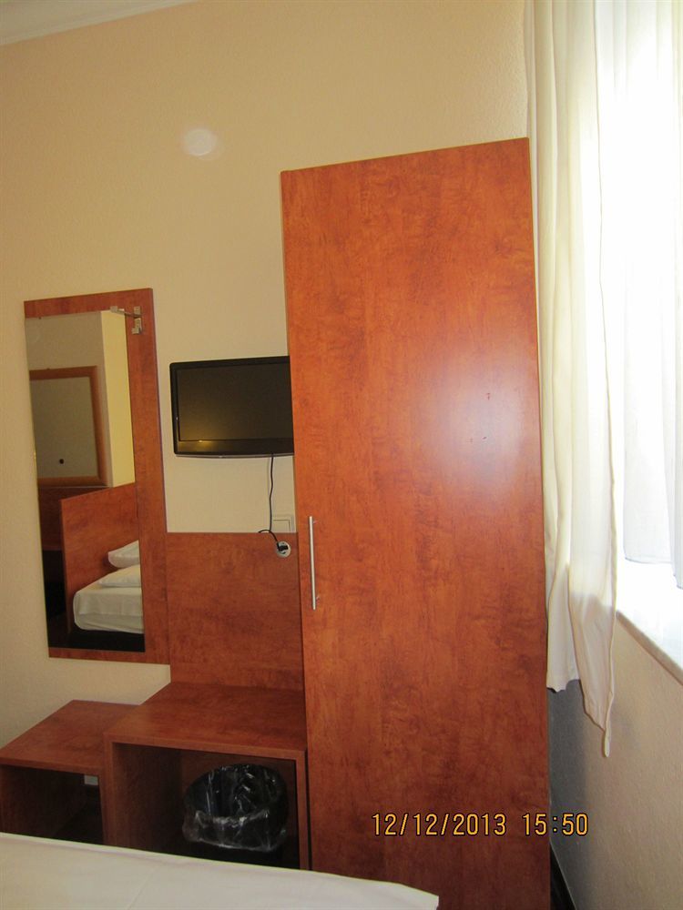 Altstadt Hotel Rheinblick Дюселдорф Екстериор снимка