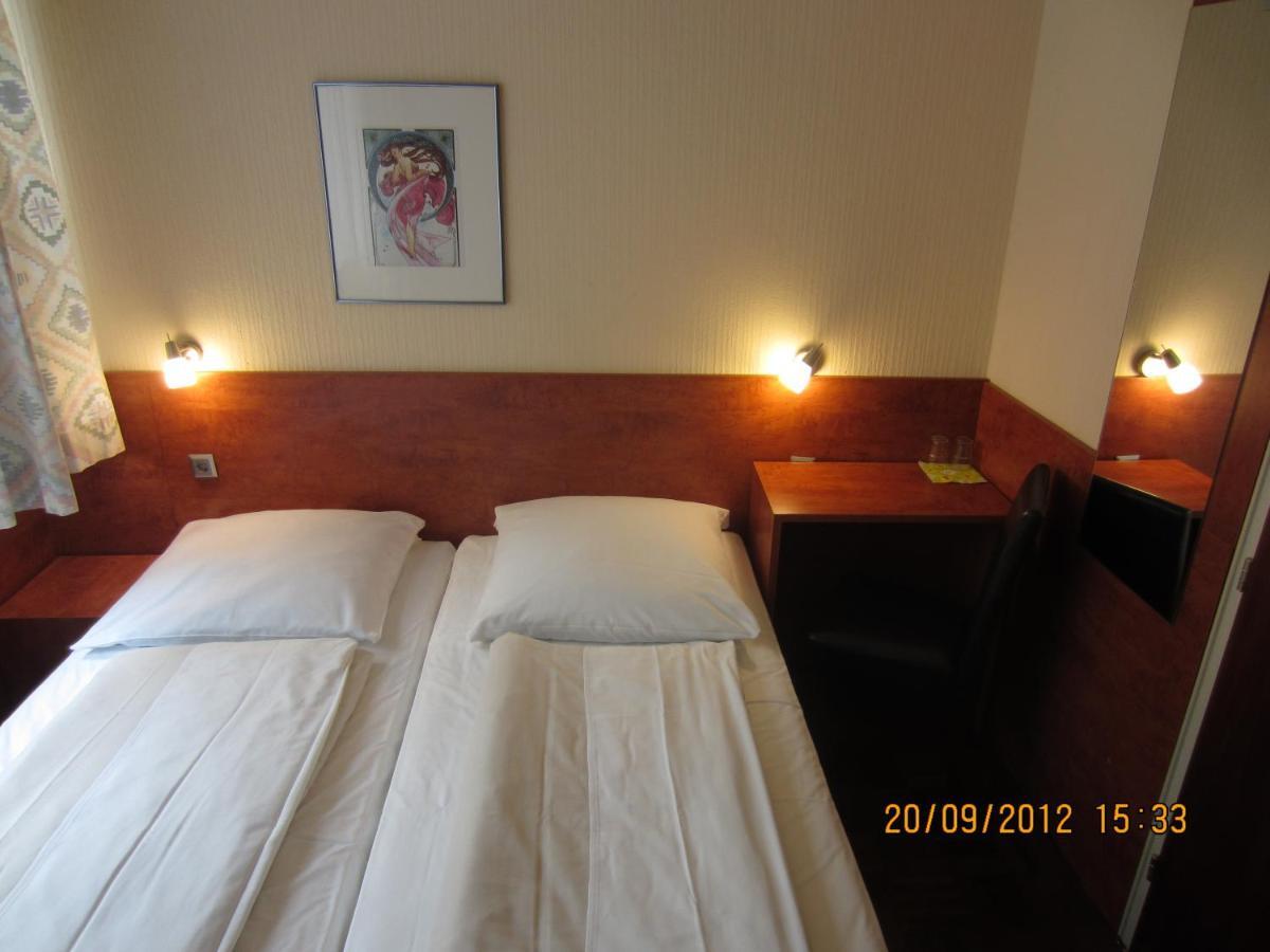 Altstadt Hotel Rheinblick Дюселдорф Екстериор снимка