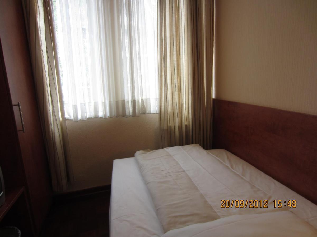 Altstadt Hotel Rheinblick Дюселдорф Екстериор снимка